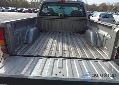 2001 Chevrolet Silverado 1500 Ls z USA, uszkodzony, nr VIN 1GCEC14T21Z245158